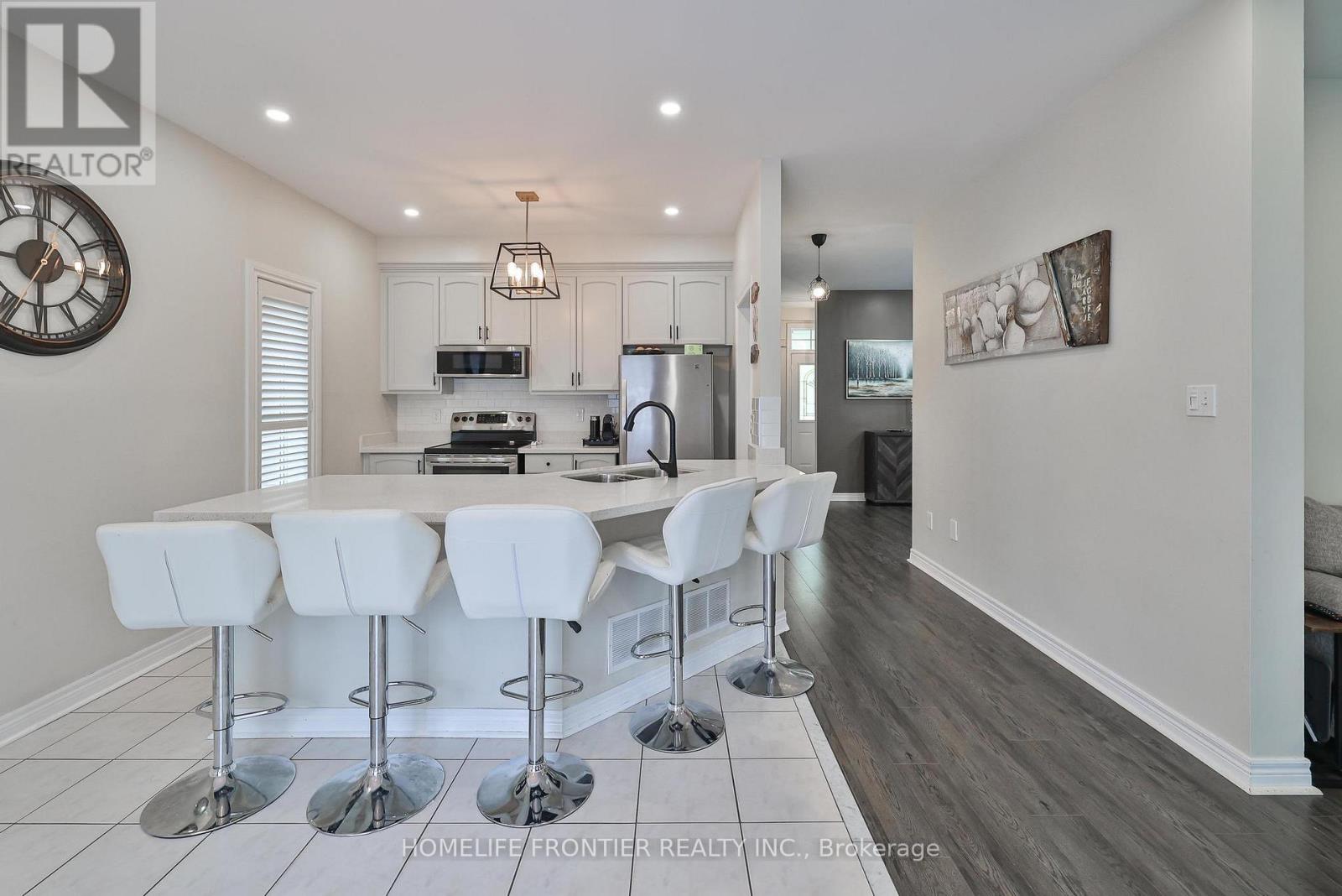 6 Raintree Crescent, Richmond Hill, Ontario  L4E 3T5 - Photo 15 - N12540158