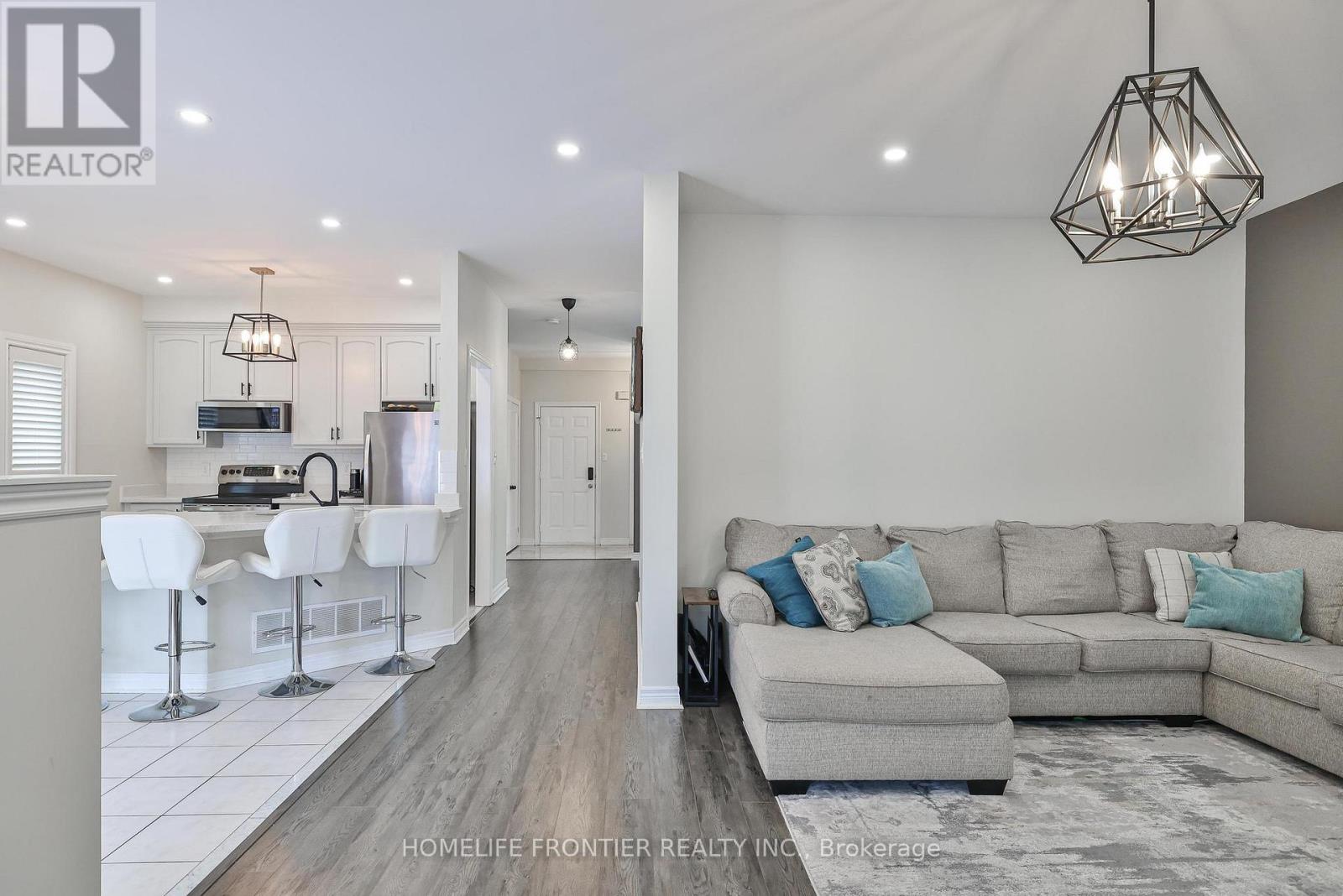 6 Raintree Crescent, Richmond Hill, Ontario  L4E 3T5 - Photo 9 - N12540158