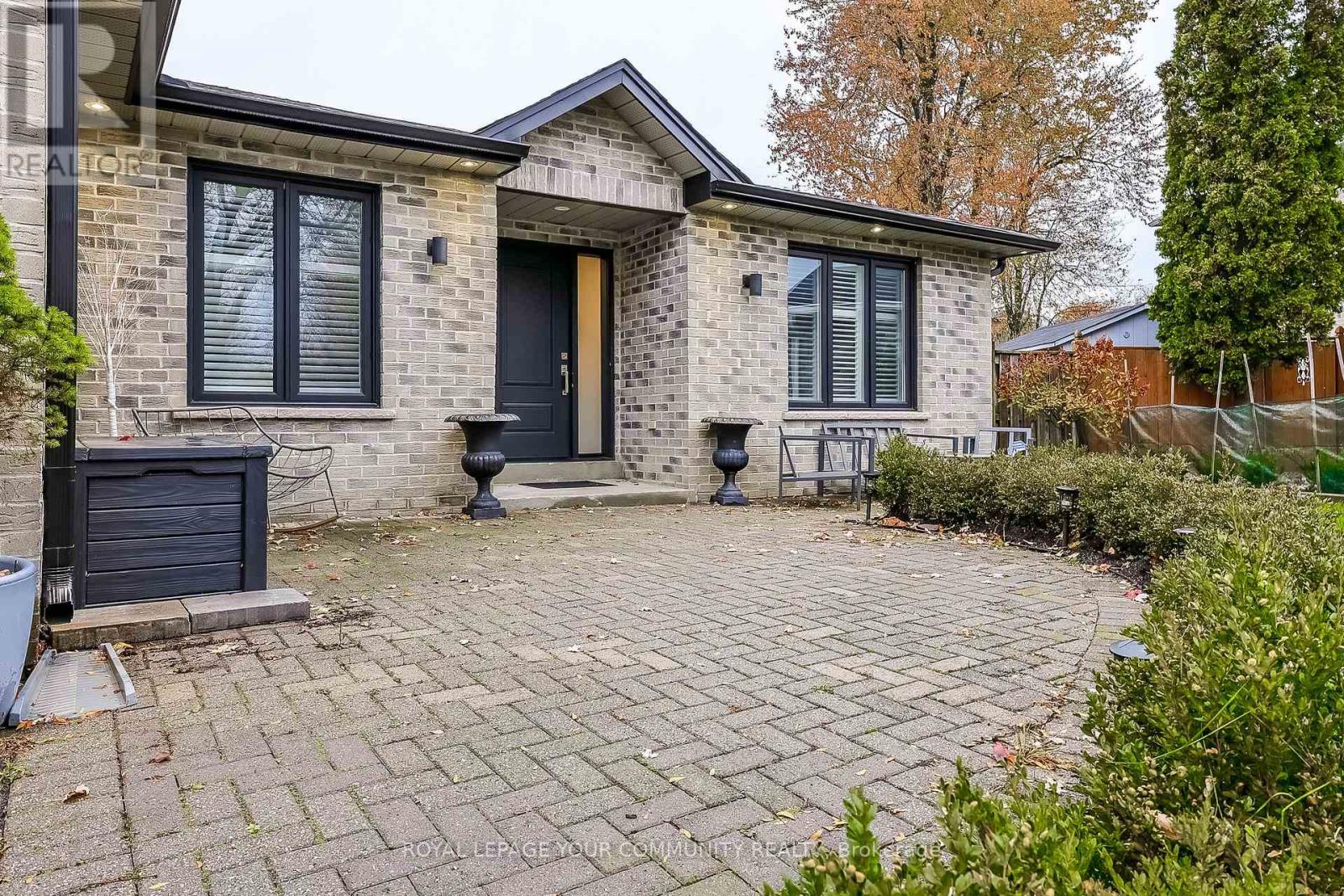 28 Bishopsbridge Crescent, Richmond Hill, Ontario  L4E 2L7 - Photo 3 - N12540206