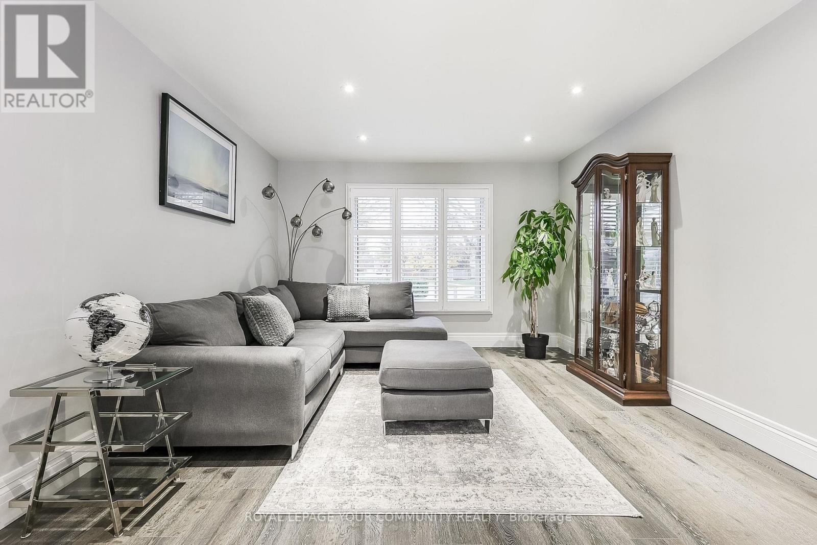 28 Bishopsbridge Crescent, Richmond Hill, Ontario  L4E 2L7 - Photo 8 - N12540206