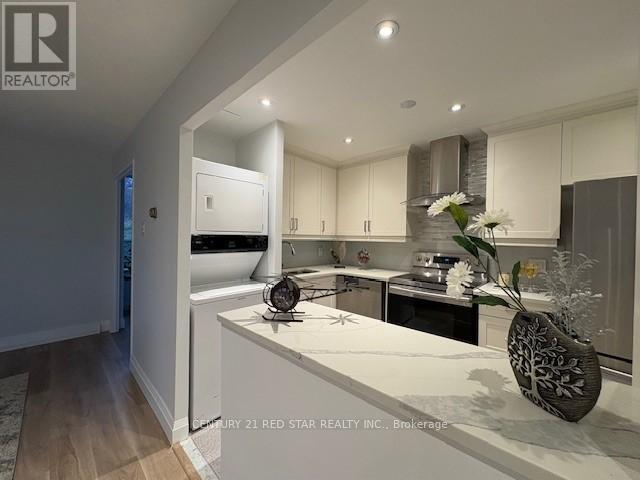 107 - 3695 Kaneff Crescent, Mississauga, Ontario  L5A 4B6 - Photo 2 - W12537990