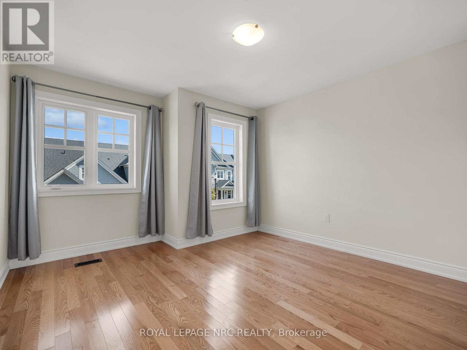 34 Windsor Circle, Niagara-On-The-Lake, Ontario  L0S 1J0 - Photo 19 - X12540264