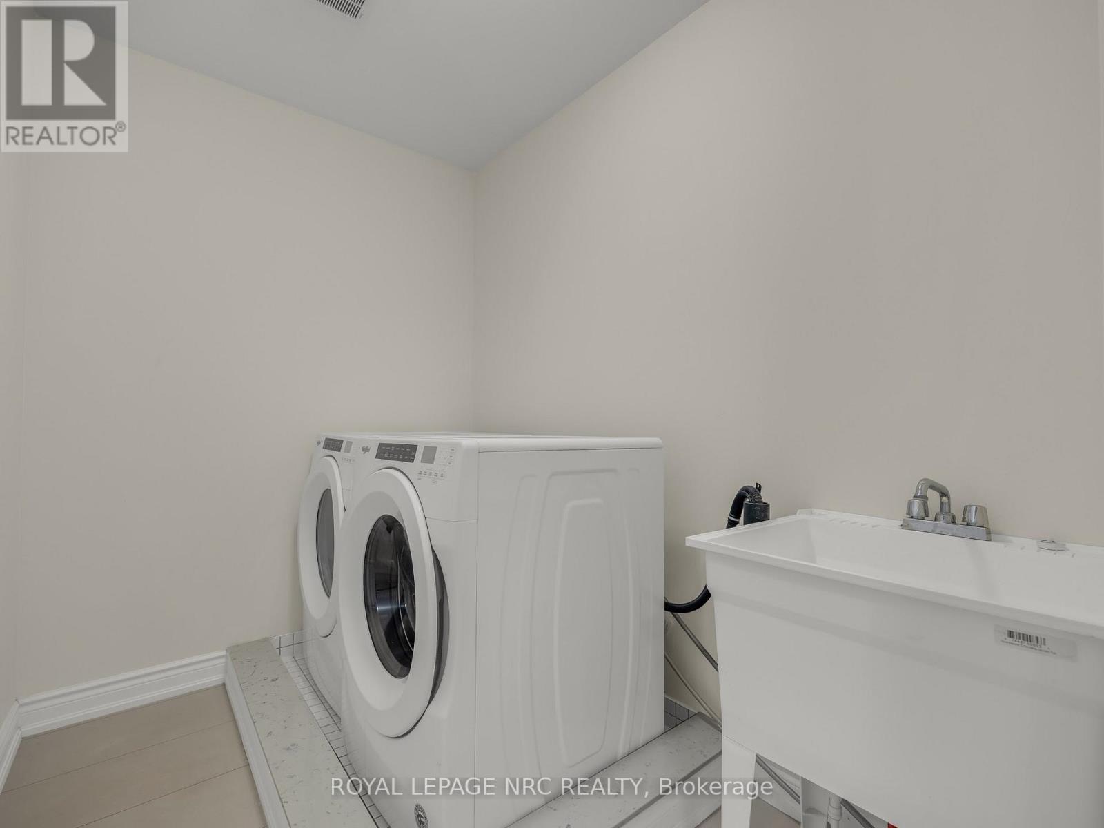 34 Windsor Circle, Niagara-On-The-Lake, Ontario  L0S 1J0 - Photo 23 - X12540264