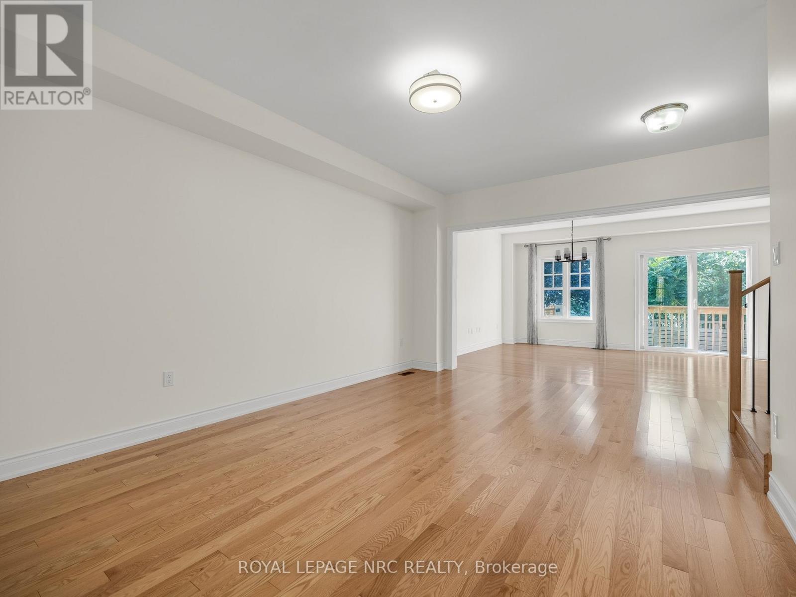 34 Windsor Circle, Niagara-On-The-Lake, Ontario  L0S 1J0 - Photo 3 - X12540264