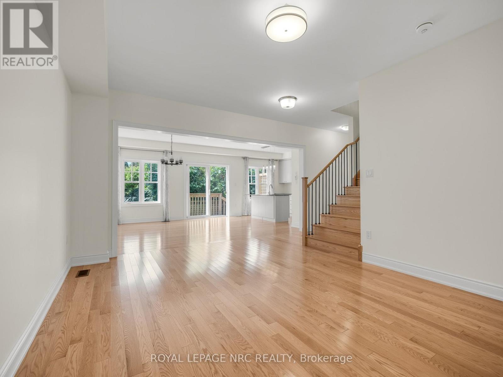 34 Windsor Circle, Niagara-On-The-Lake, Ontario  L0S 1J0 - Photo 5 - X12540264