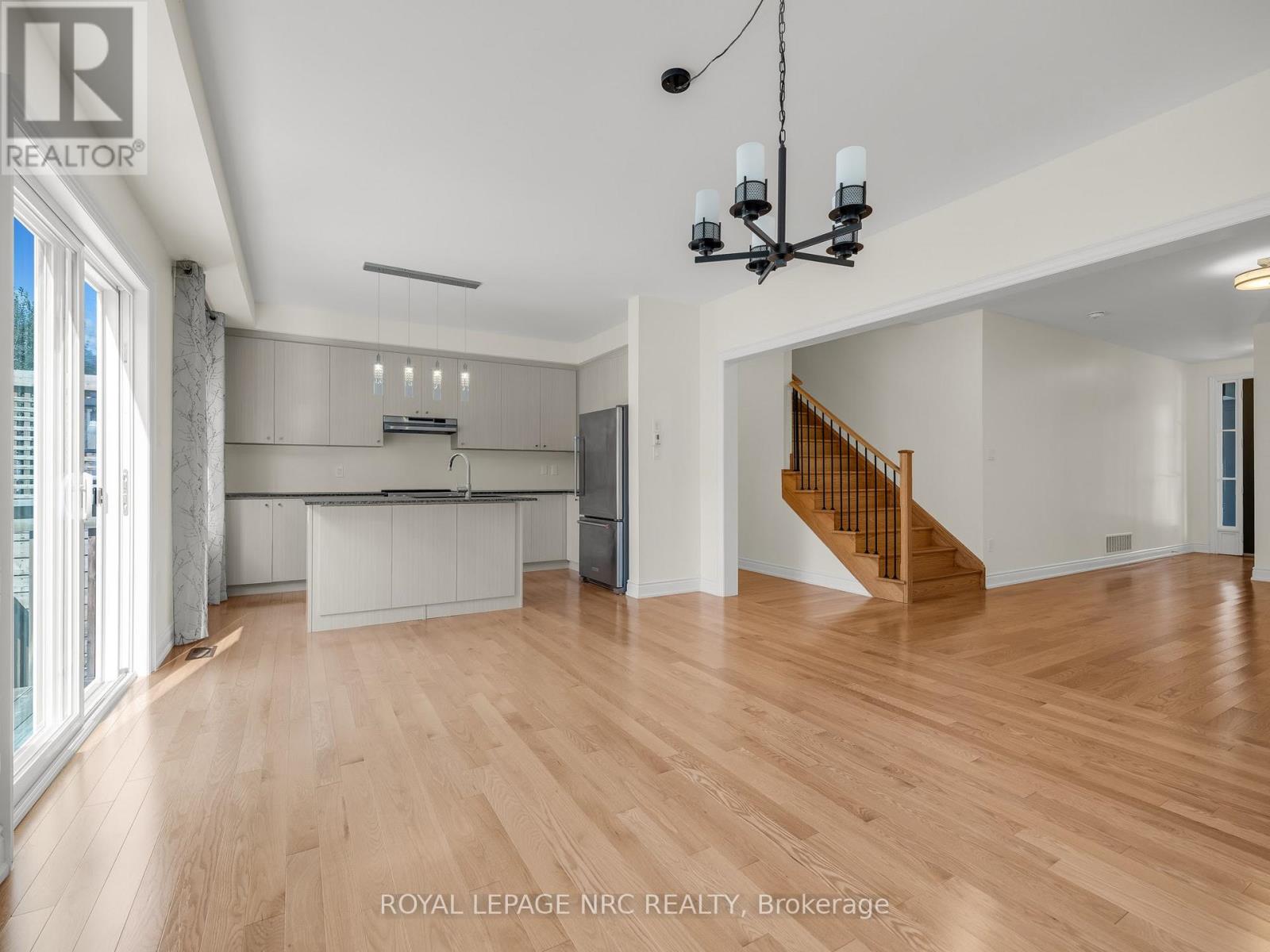 34 Windsor Circle, Niagara-On-The-Lake, Ontario  L0S 1J0 - Photo 6 - X12540264