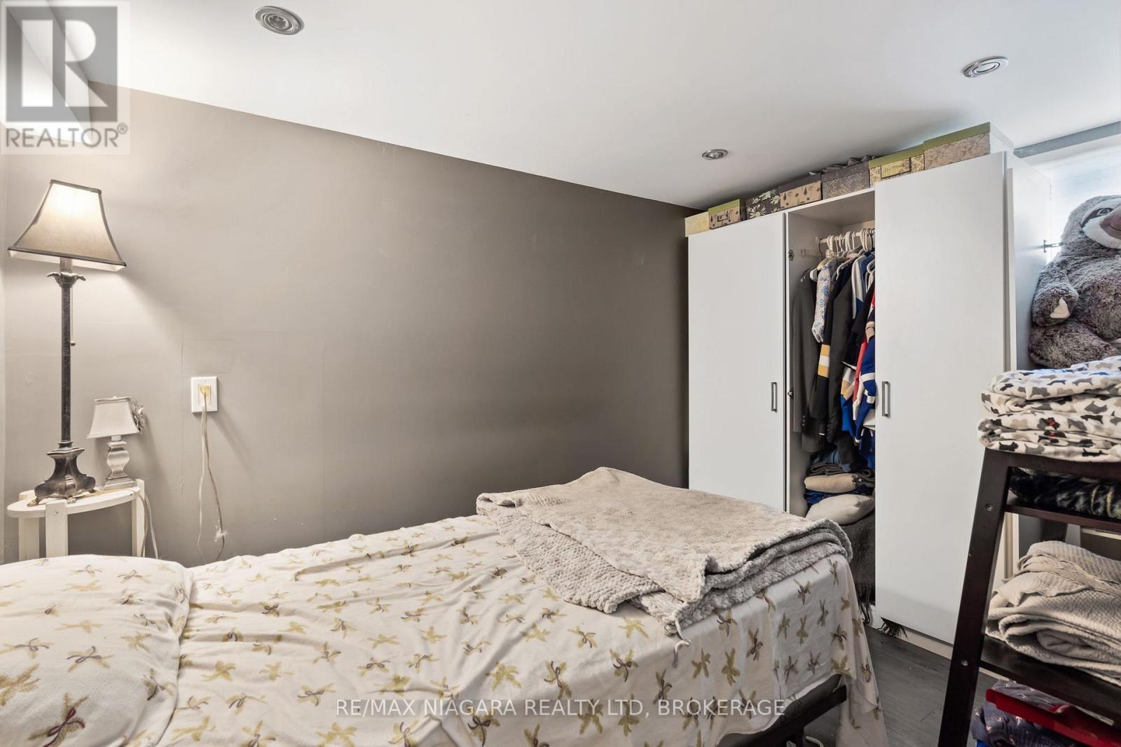 53 Marquis Street, St. Catharines, Ontario  L2R 4Y7 - Photo 14 - X12540280