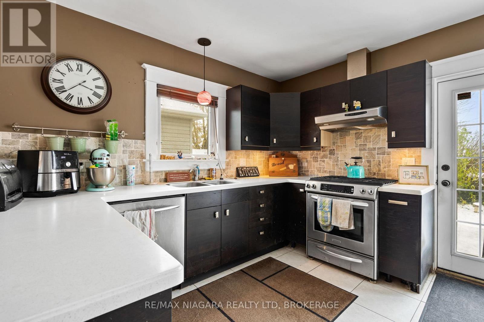 53 Marquis Street, St. Catharines, Ontario  L2R 4Y7 - Photo 6 - X12540280