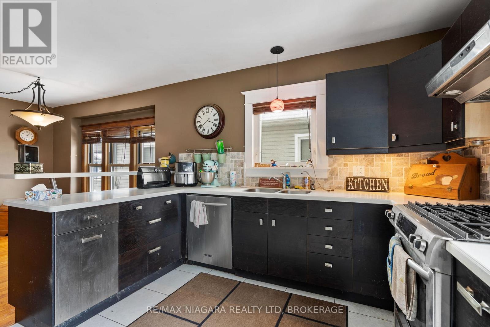 53 Marquis Street, St. Catharines, Ontario  L2R 4Y7 - Photo 8 - X12540280