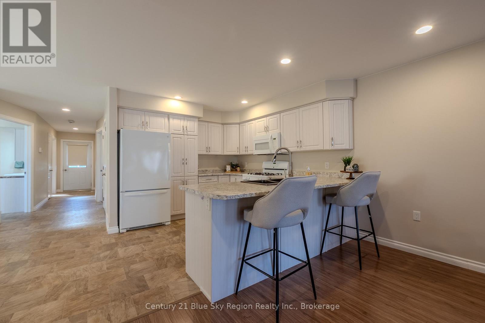 105 Third Street, West Nipissing, Ontario  P2B 3E1 - Photo 10 - X12540412