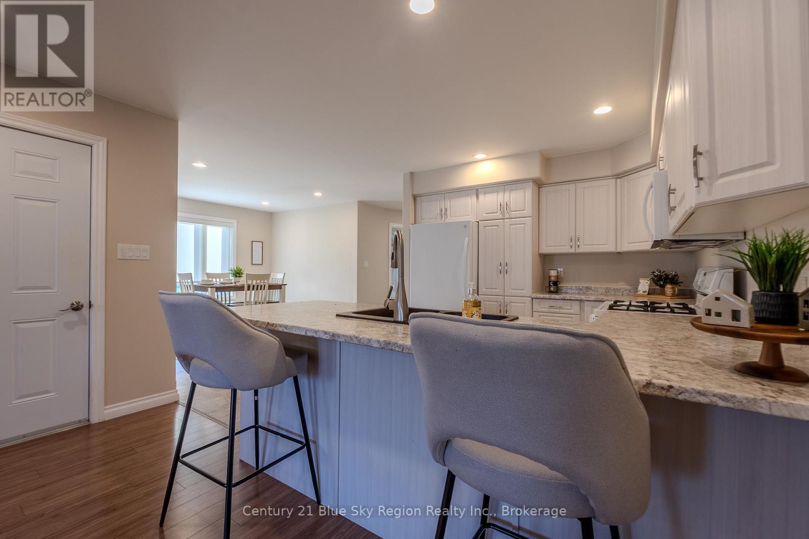 105 Third Street, West Nipissing, Ontario  P2B 3E1 - Photo 13 - X12540412