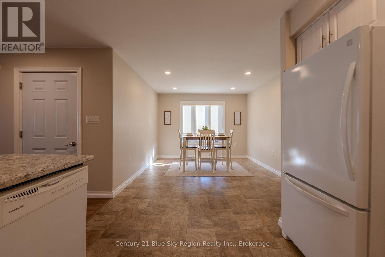 105 Third Street, West Nipissing, Ontario  P2B 3E1 - Photo 14 - X12540412