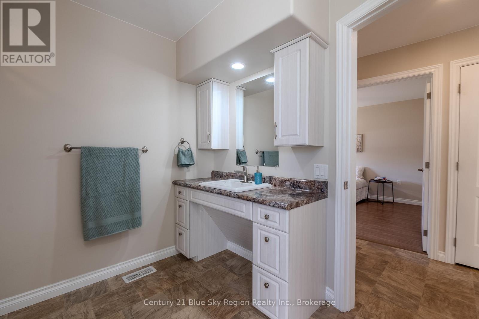 105 Third Street, West Nipissing, Ontario  P2B 3E1 - Photo 25 - X12540412