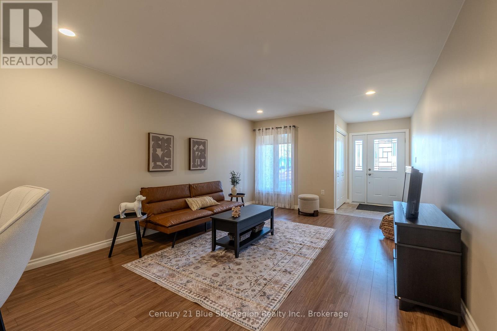 105 Third Street, West Nipissing, Ontario  P2B 3E1 - Photo 5 - X12540412