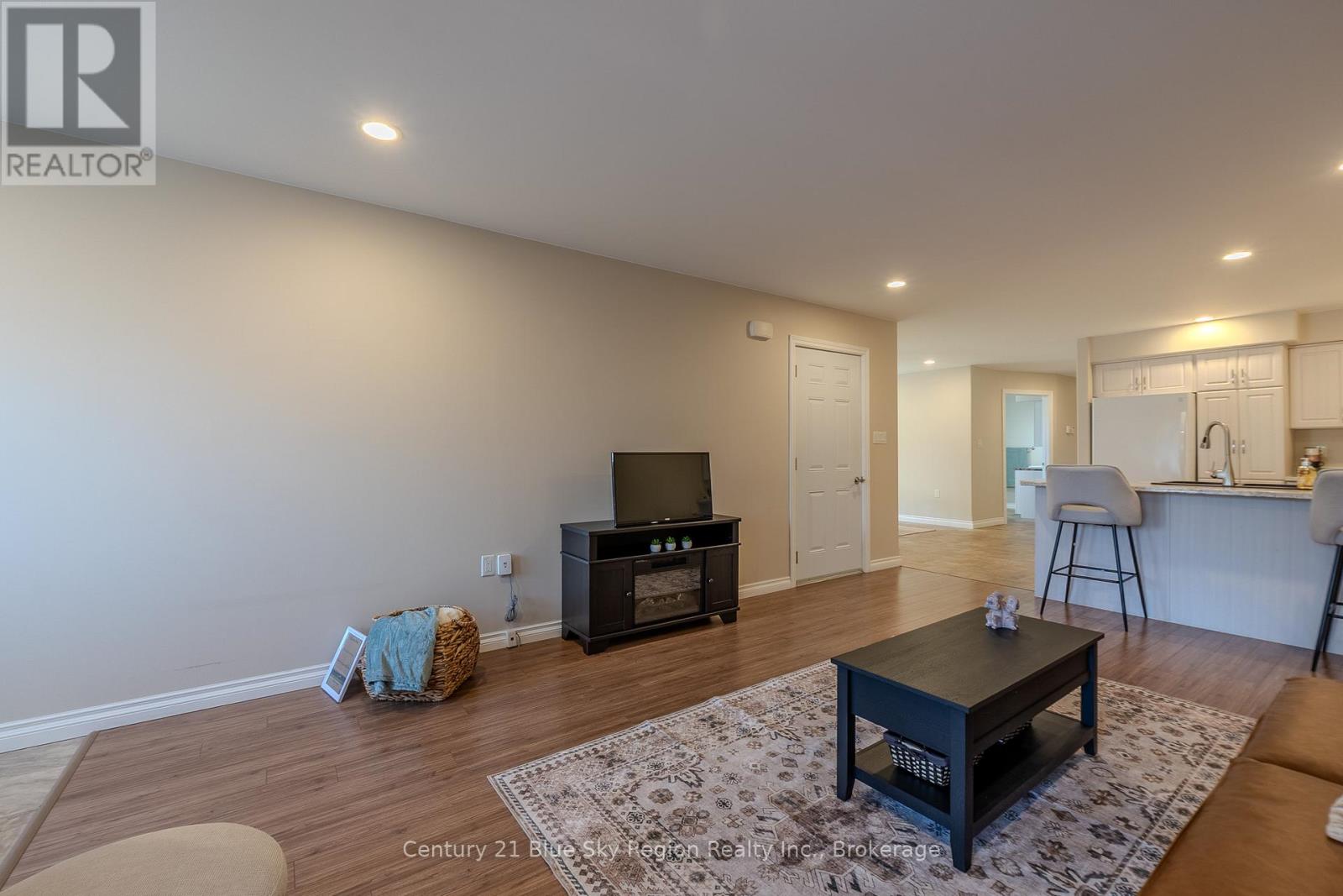 105 Third Street, West Nipissing, Ontario  P2B 3E1 - Photo 6 - X12540412