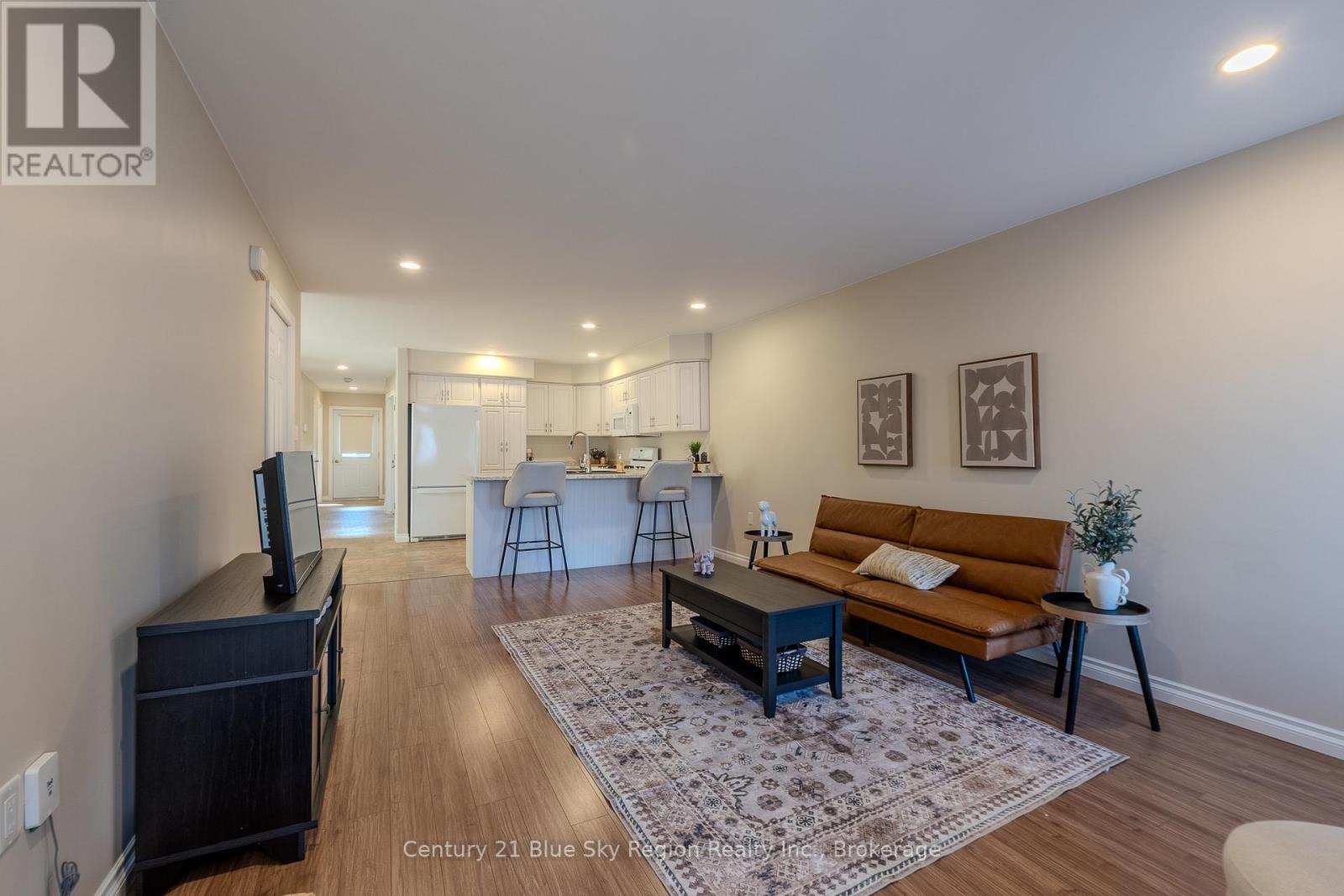 105 Third Street, West Nipissing, Ontario  P2B 3E1 - Photo 8 - X12540412