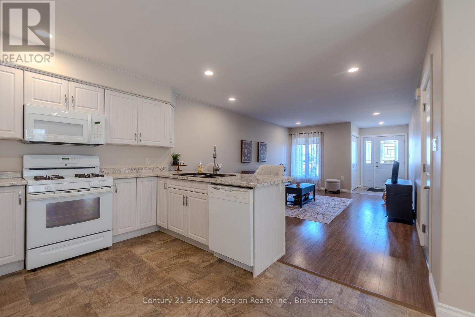 105 Third Street, West Nipissing, Ontario  P2B 3E1 - Photo 9 - X12540412