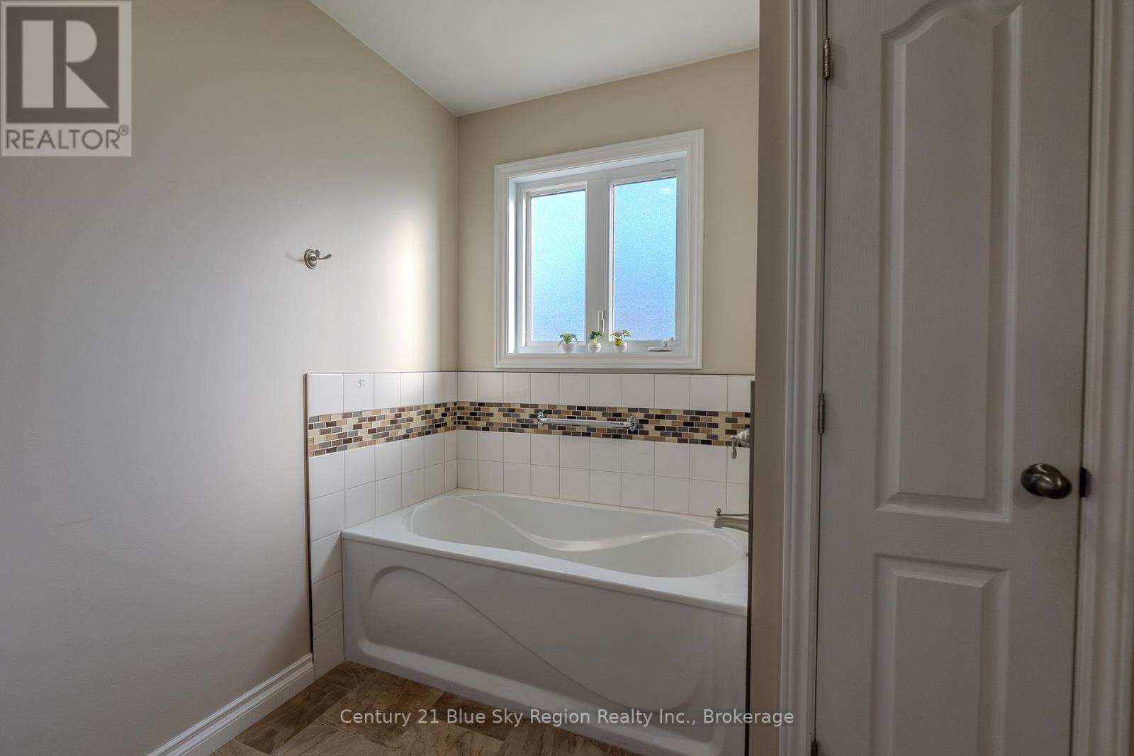 102 Second Street, West Nipissing, Ontario  P2B 3A7 - Photo 26 - X12540482