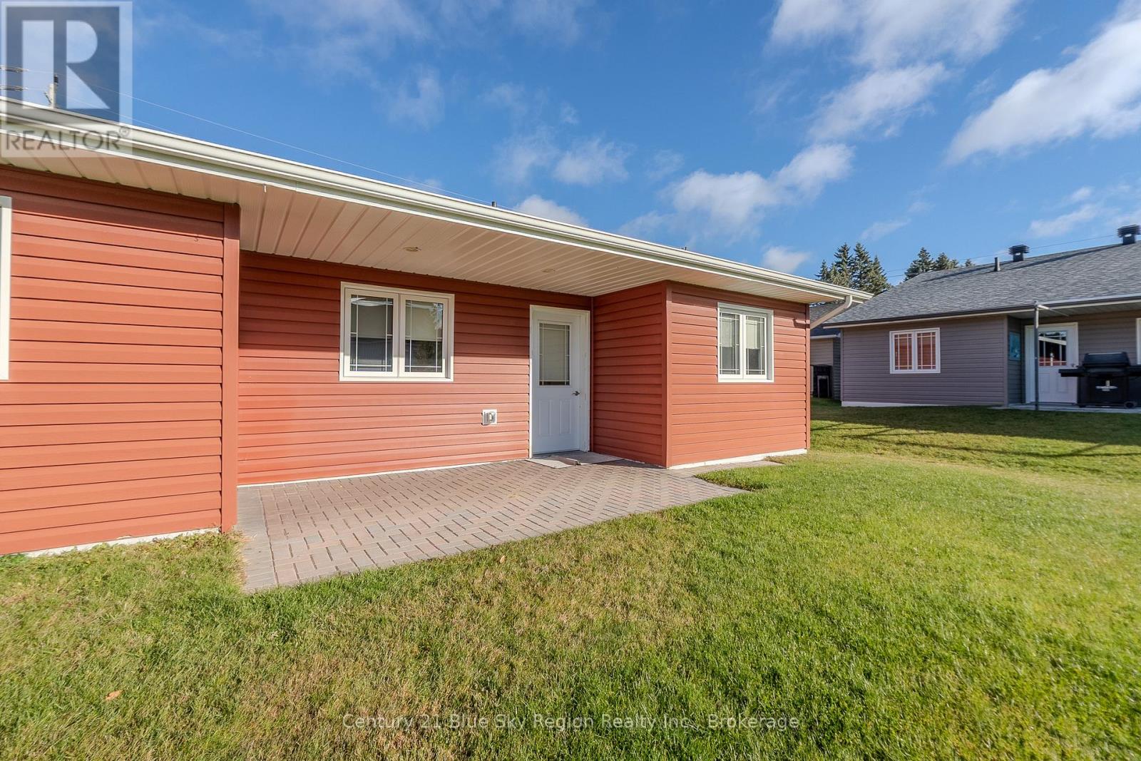 102 Second Street, West Nipissing, Ontario  P2B 3A7 - Photo 36 - X12540482