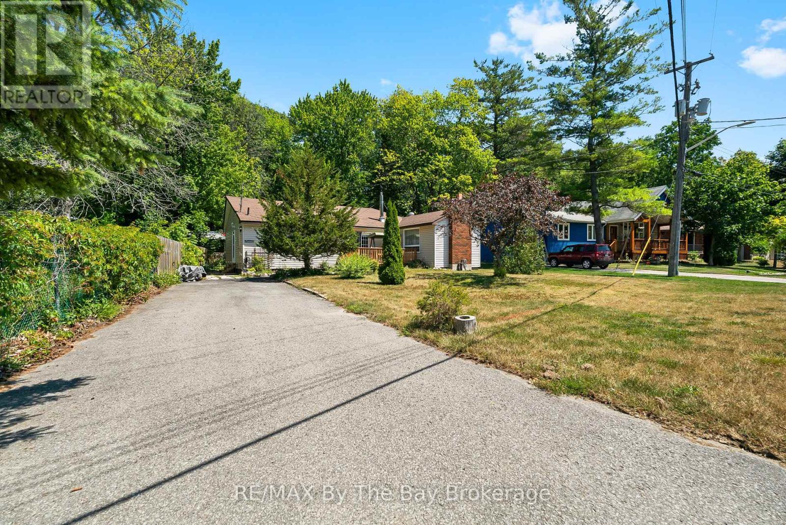 11 39th Street S, Wasaga Beach, Ontario  L9Z 1S2 - Photo 3 - S12540490