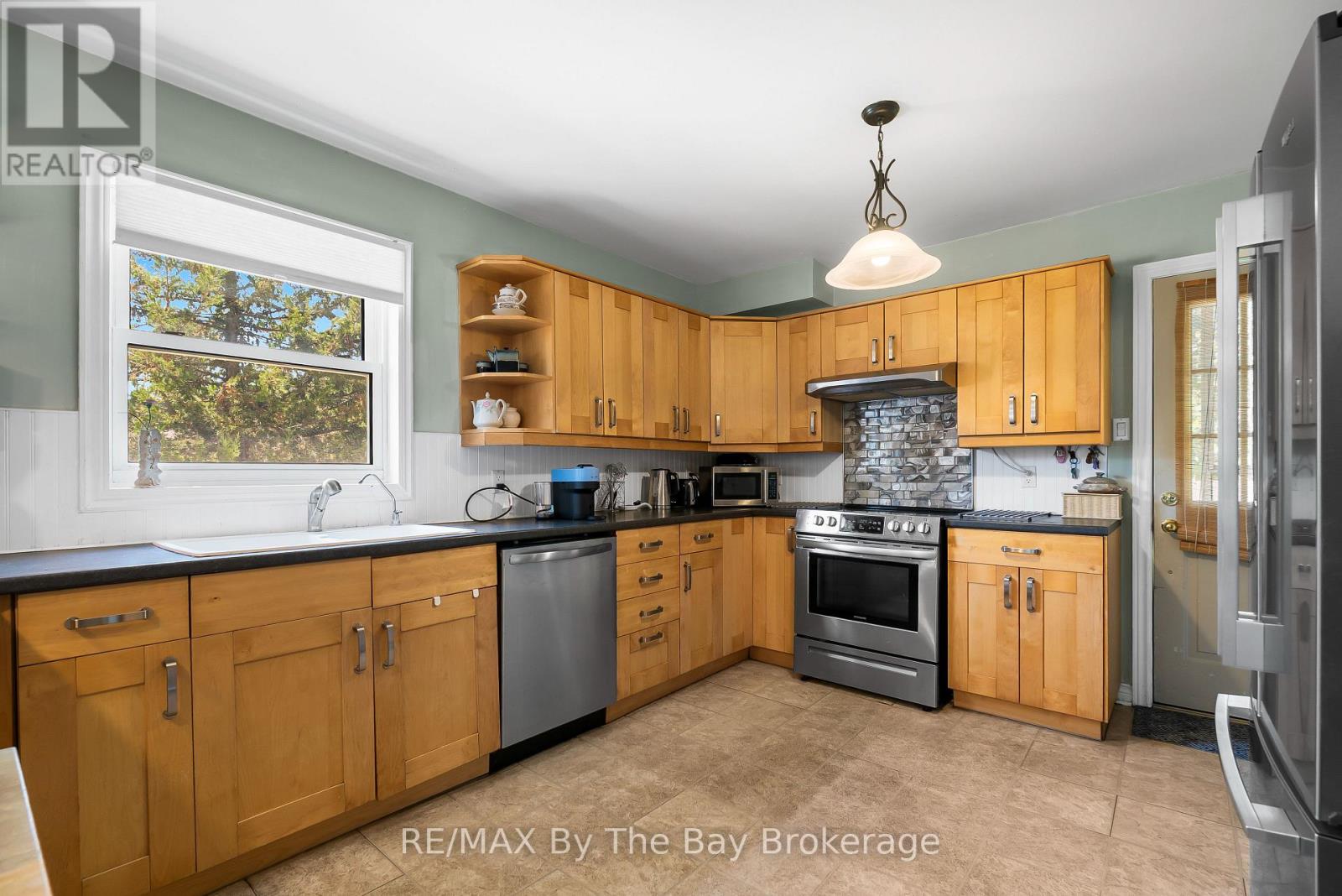 11 39th Street S, Wasaga Beach, Ontario  L9Z 1S2 - Photo 4 - S12540490