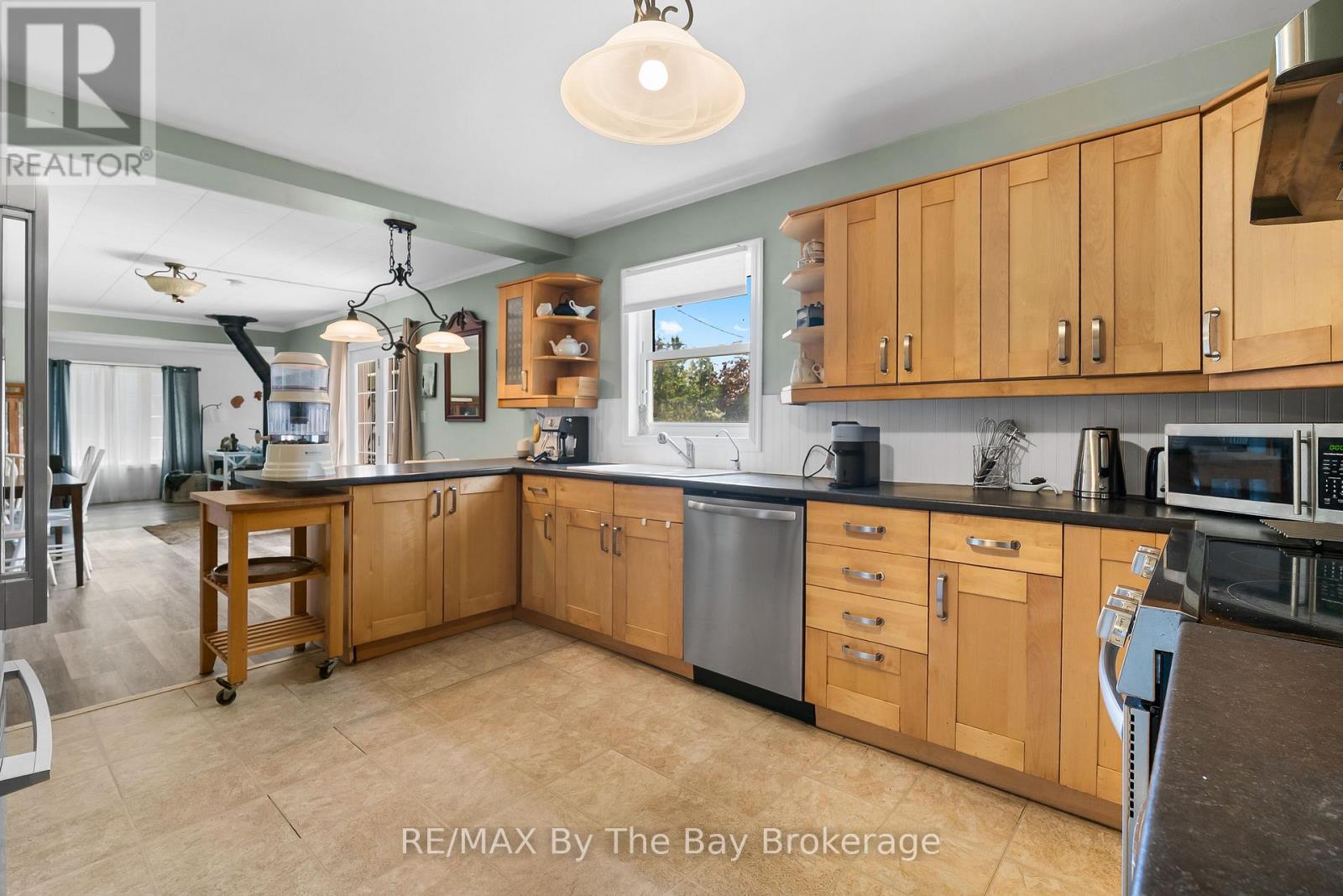 11 39th Street S, Wasaga Beach, Ontario  L9Z 1S2 - Photo 5 - S12540490