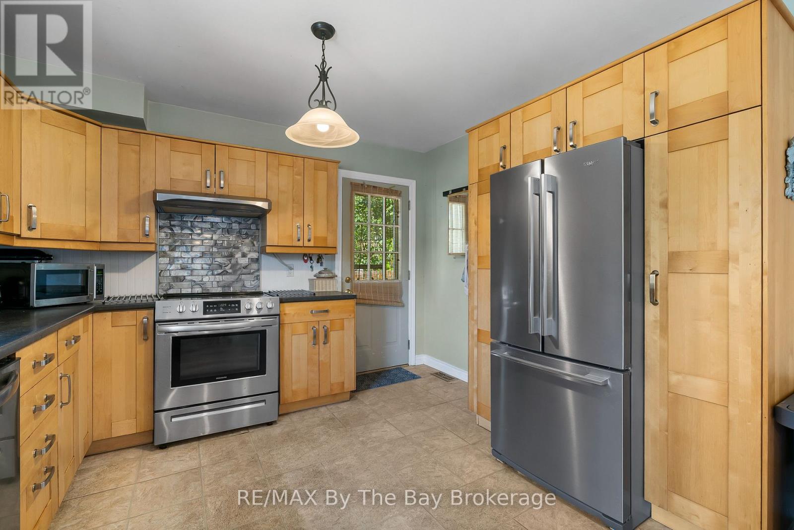 11 39th Street S, Wasaga Beach, Ontario  L9Z 1S2 - Photo 6 - S12540490