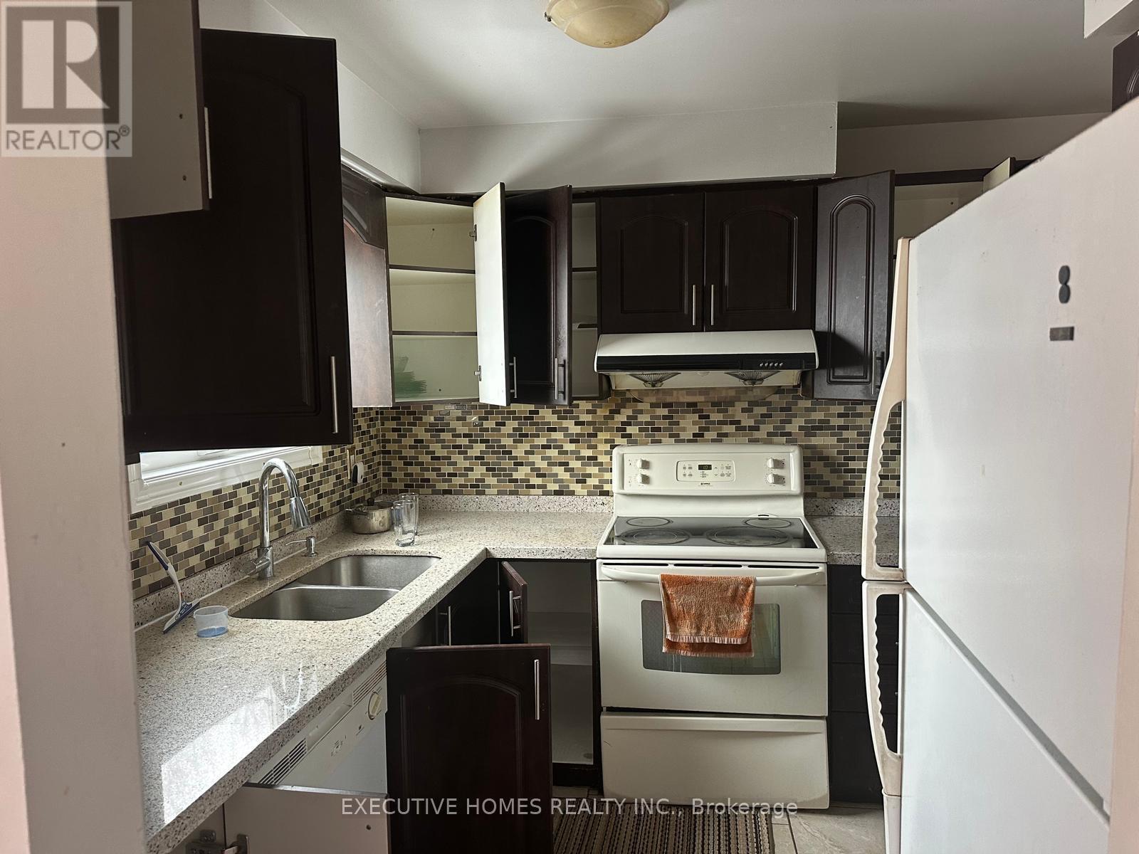 18 Sheldrake Court, Brampton, Ontario  L6Y 2W9 - Photo 7 - W12540122