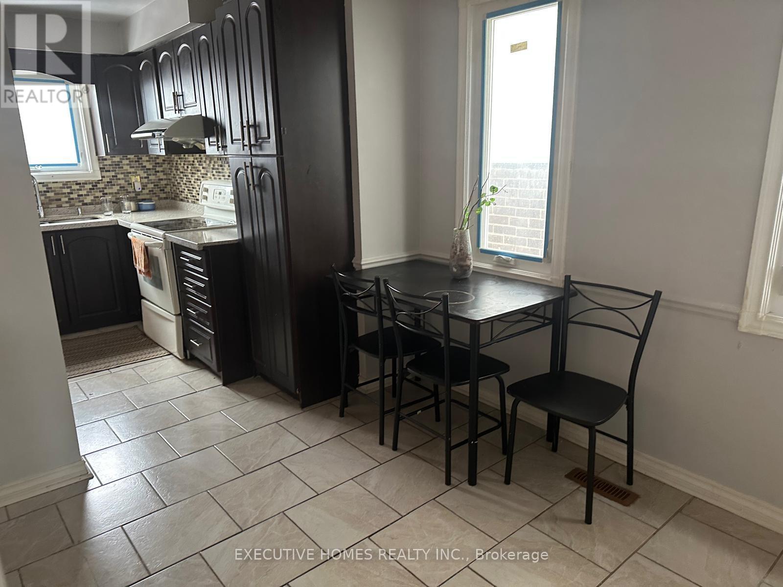 18 Sheldrake Court, Brampton, Ontario  L6Y 2W9 - Photo 9 - W12540122