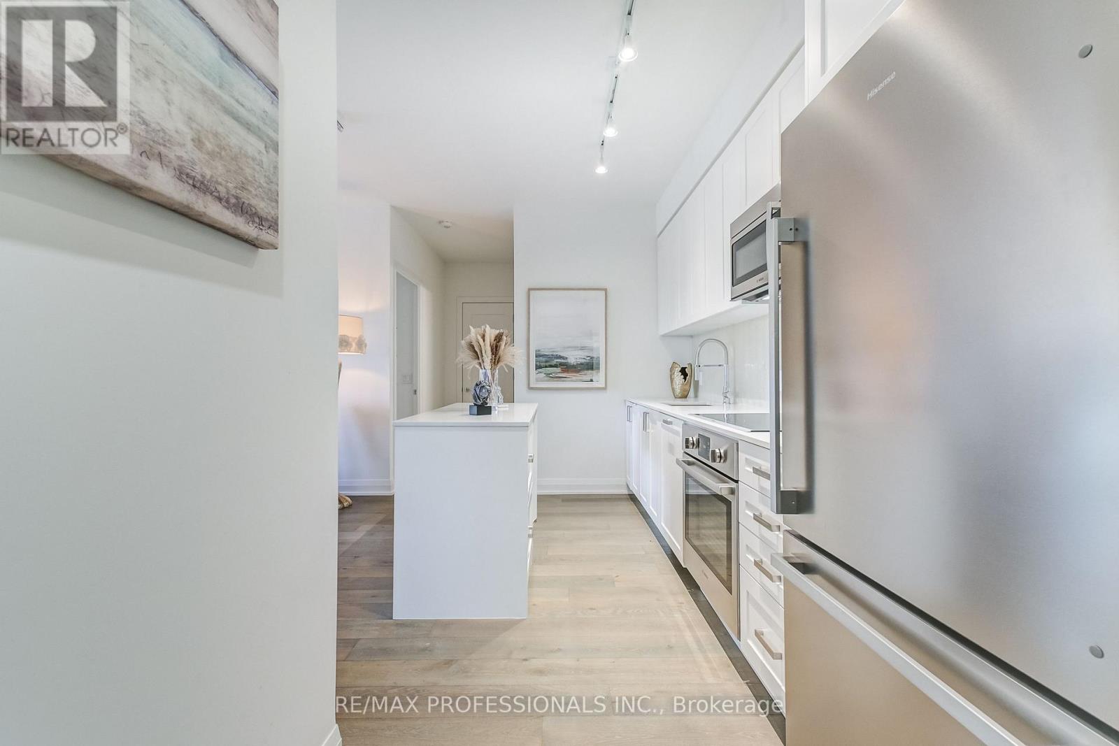 223 - 293 The Kingsway, Toronto, Ontario  M9A 0E8 - Photo 8 - W12540144