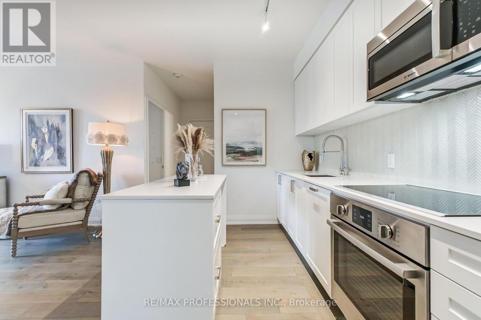 223 - 293 The Kingsway, Toronto, Ontario  M9A 0E8 - Photo 9 - W12540144