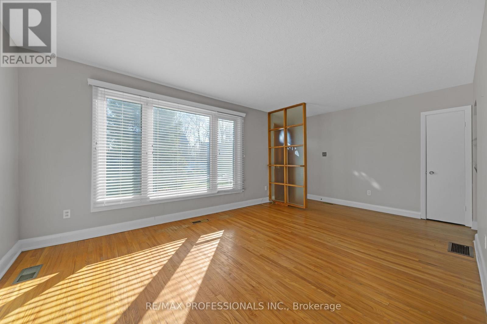 1185 Sylva Road, Mississauga, Ontario  L5E 1S5 - Photo 6 - W12540188