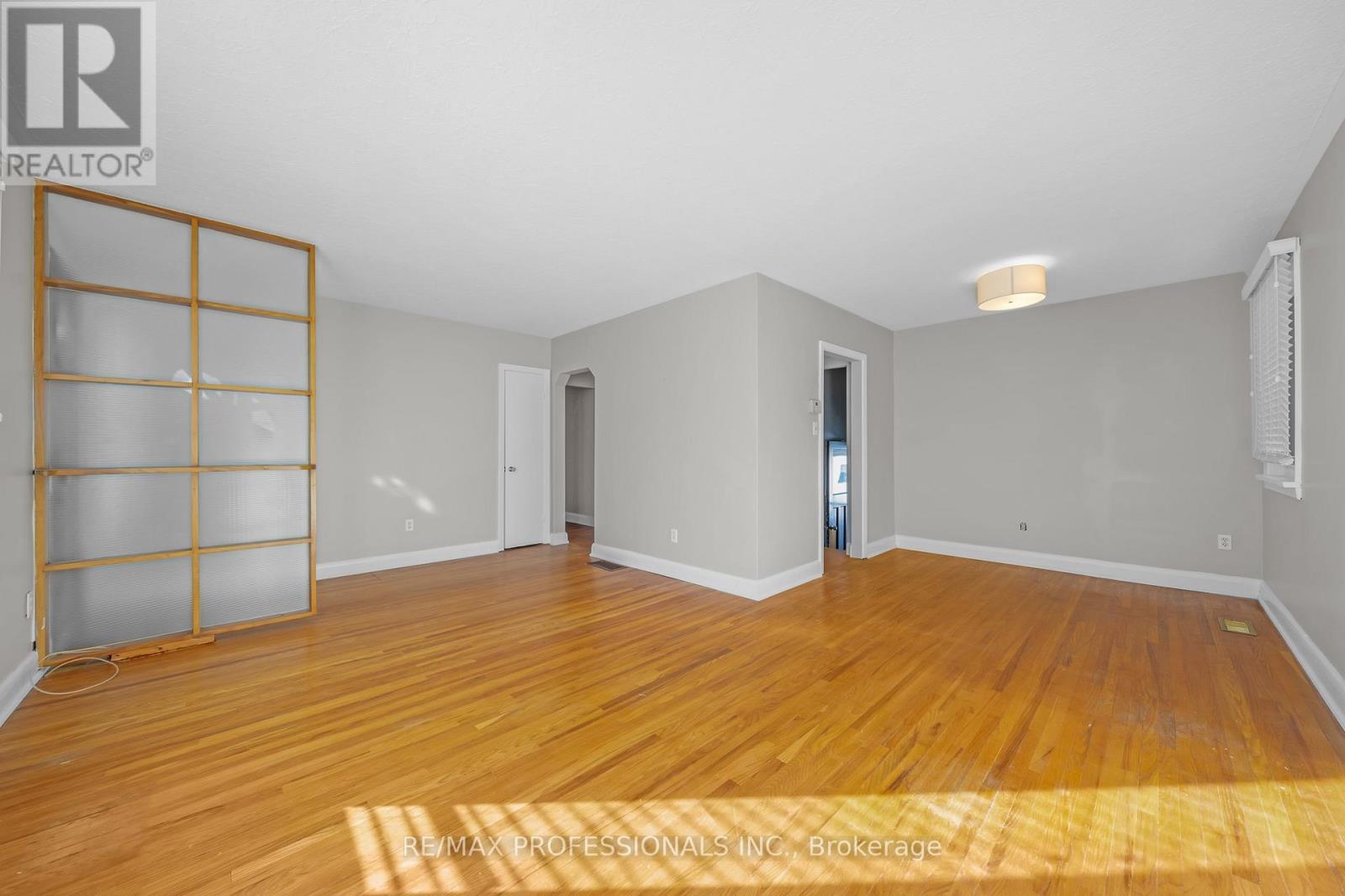 1185 Sylva Road, Mississauga, Ontario  L5E 1S5 - Photo 7 - W12540188