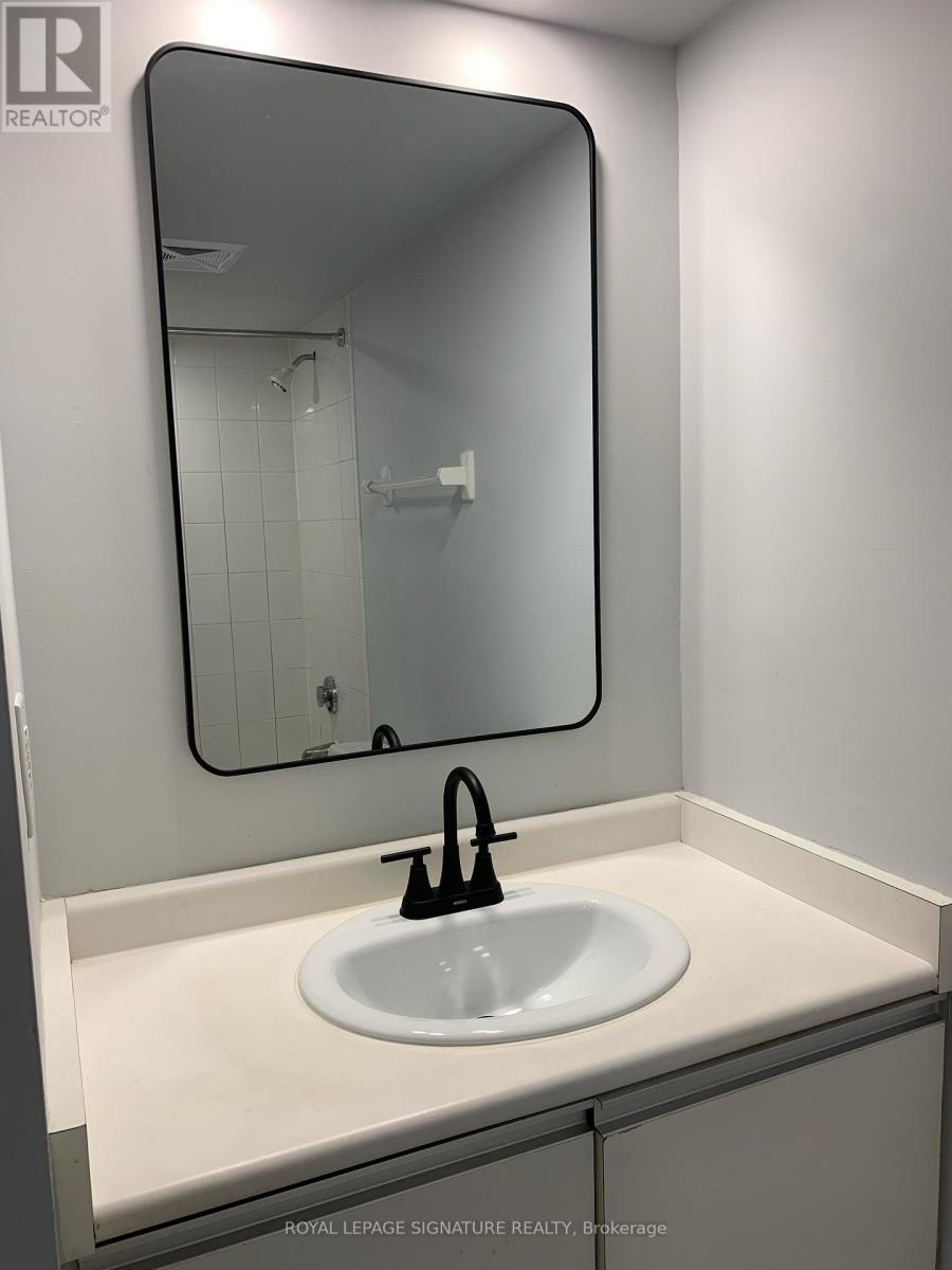 1602 - 350 Webb Drive, Mississauga, Ontario  L5B 3W4 - Photo 18 - W12540202