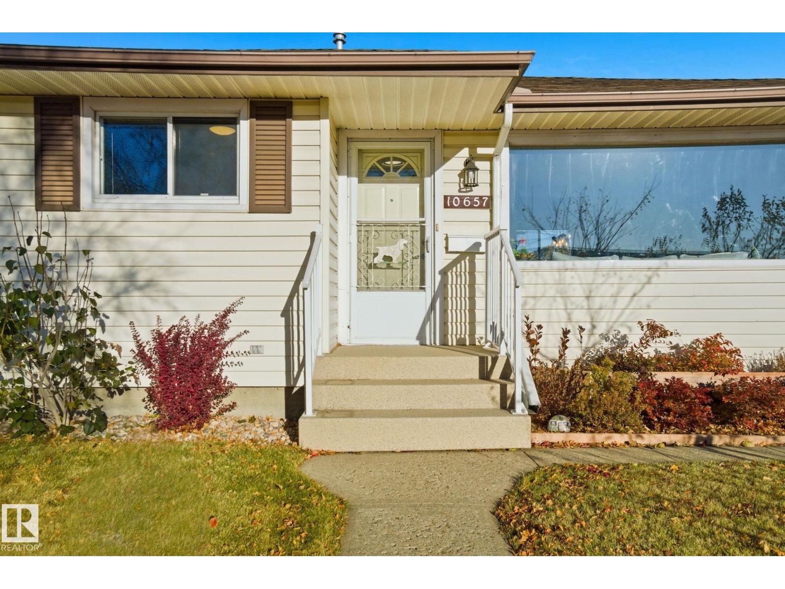 10657 St Gabriel School Rd Nw, Edmonton, Alberta  T6A 3S4 - Photo 2 - E4465568