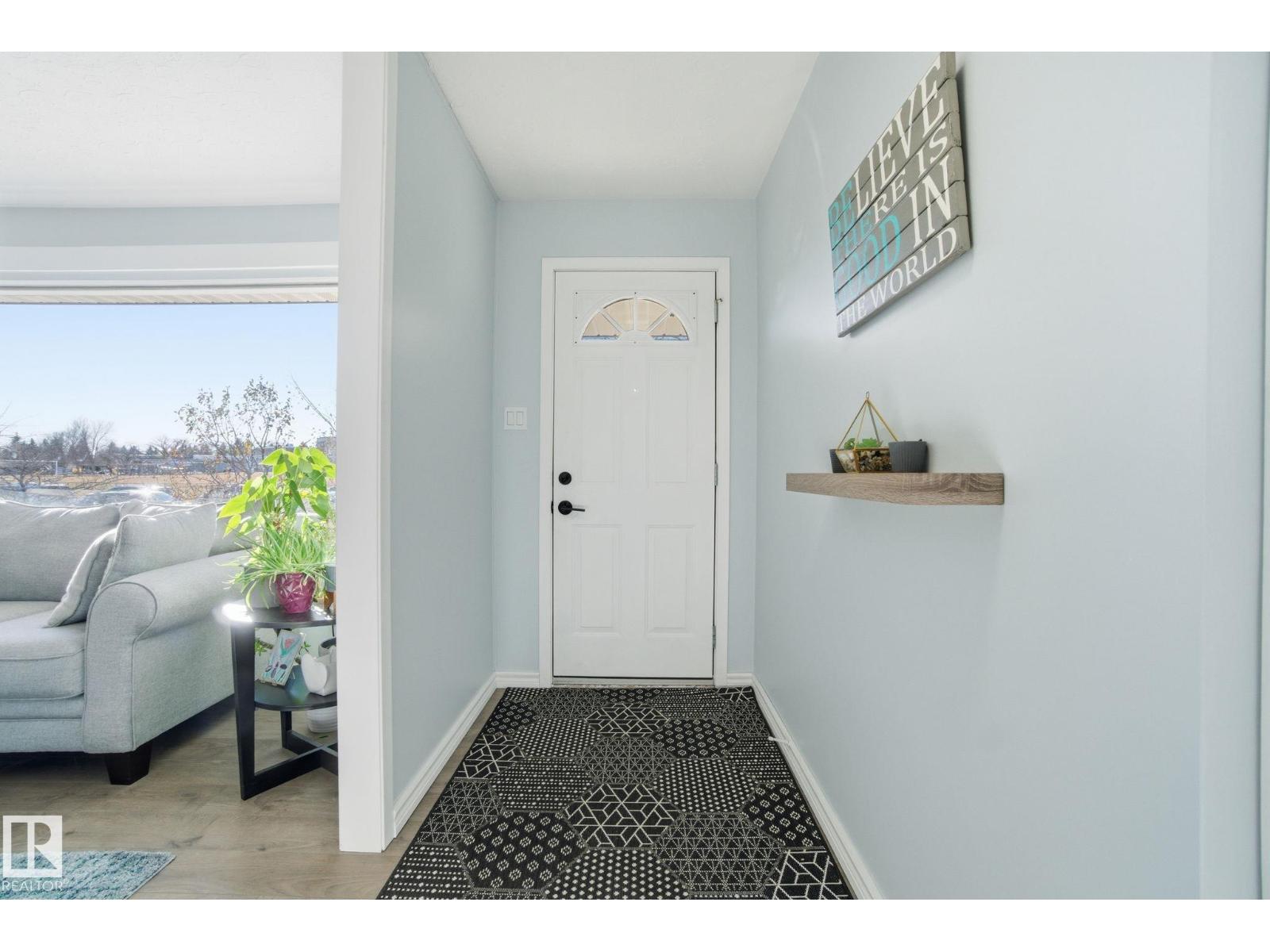 10657 St Gabriel School Rd Nw, Edmonton, Alberta  T6A 3S4 - Photo 4 - E4465568