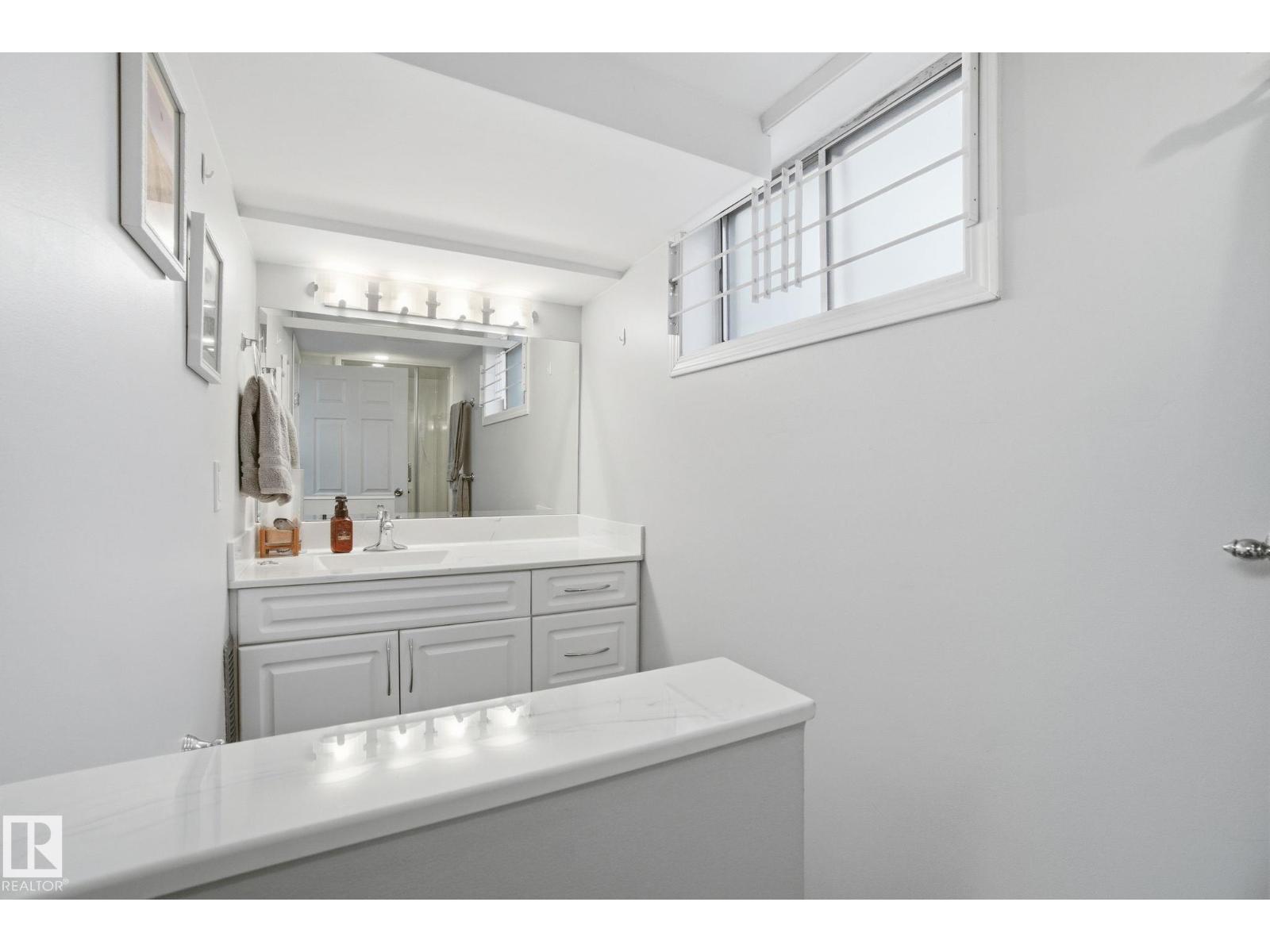 10657 St Gabriel School Rd Nw, Edmonton, Alberta  T6A 3S4 - Photo 40 - E4465568