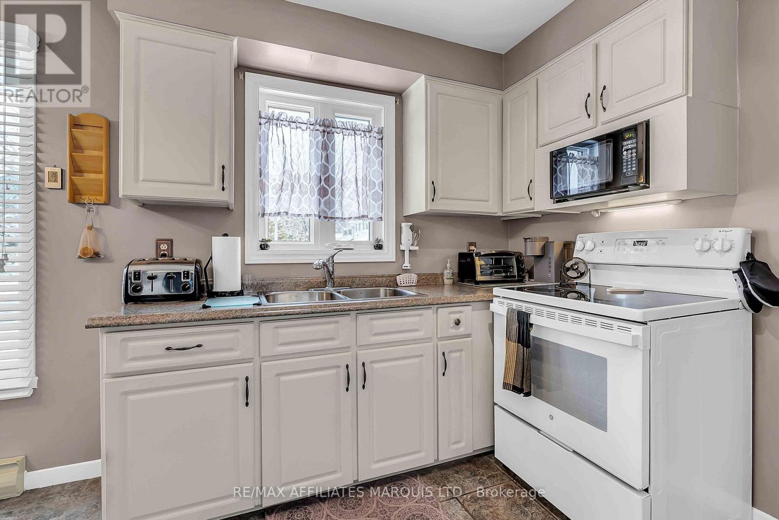 50 Valecrest Drive, Cornwall, Ontario  K6H 6E1 - Photo 11 - X12540328