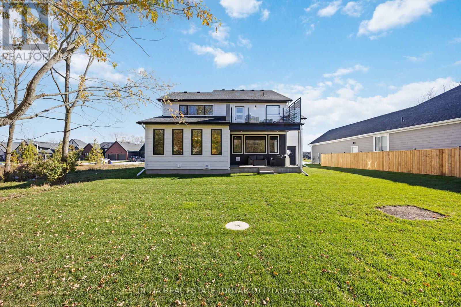 7007 Blue Coast Heights, Plympton-Wyoming, Ontario  N0N 1E0 - Photo 31 - X12514402