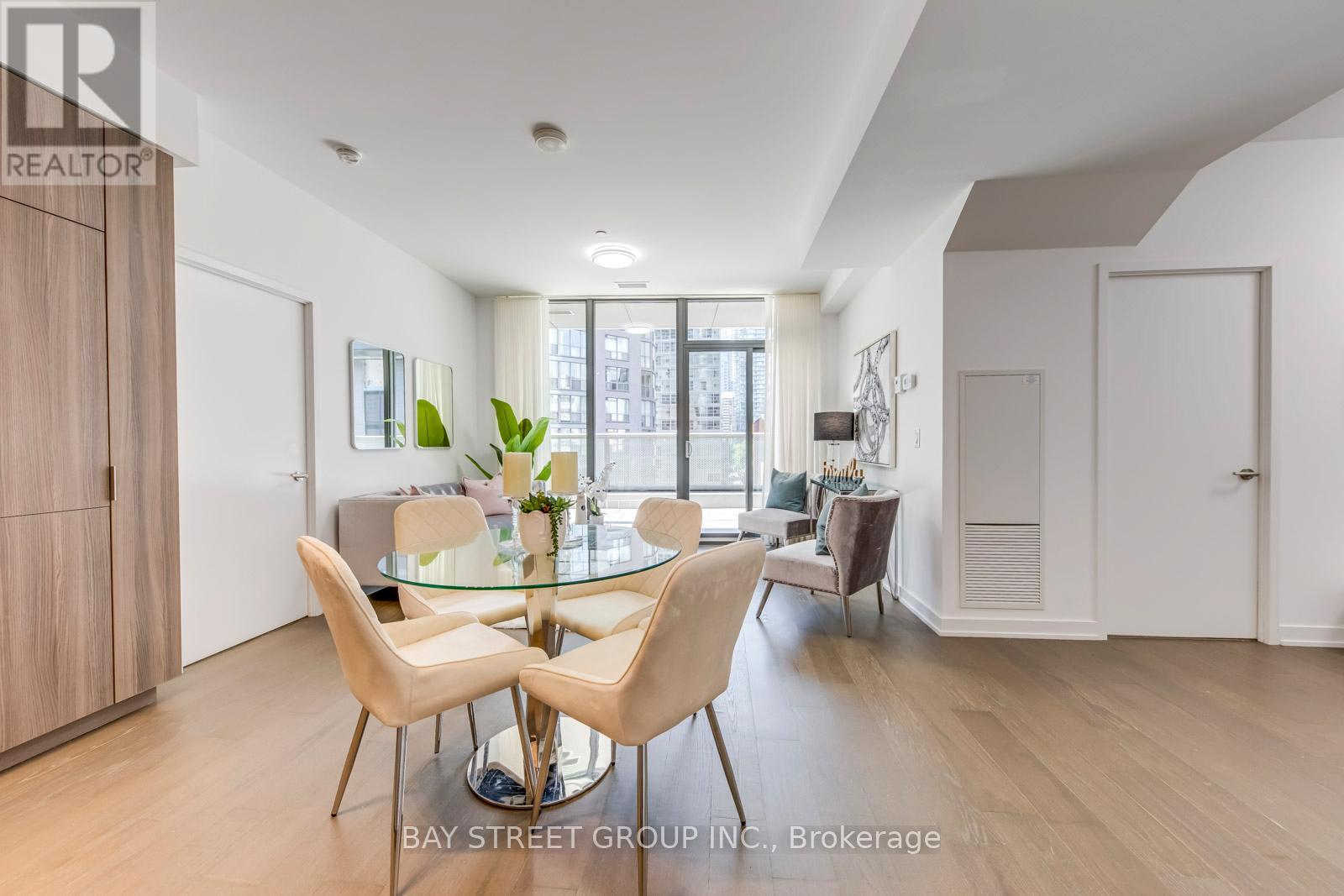 405 - 11 Wellesley Street W, Toronto, Ontario  M4Y 1E8 - Photo 6 - C12528620