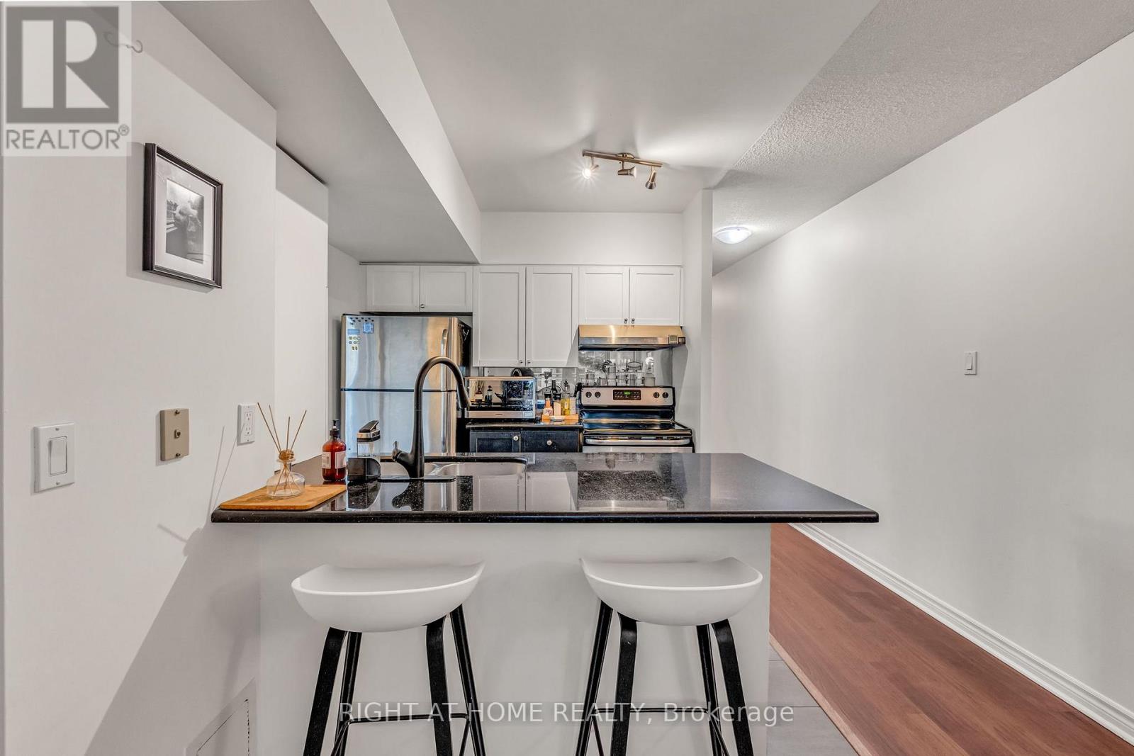 202 - 600 Queens Quay W, Toronto, Ontario  M5V 3M3 - Photo 15 - C12538322