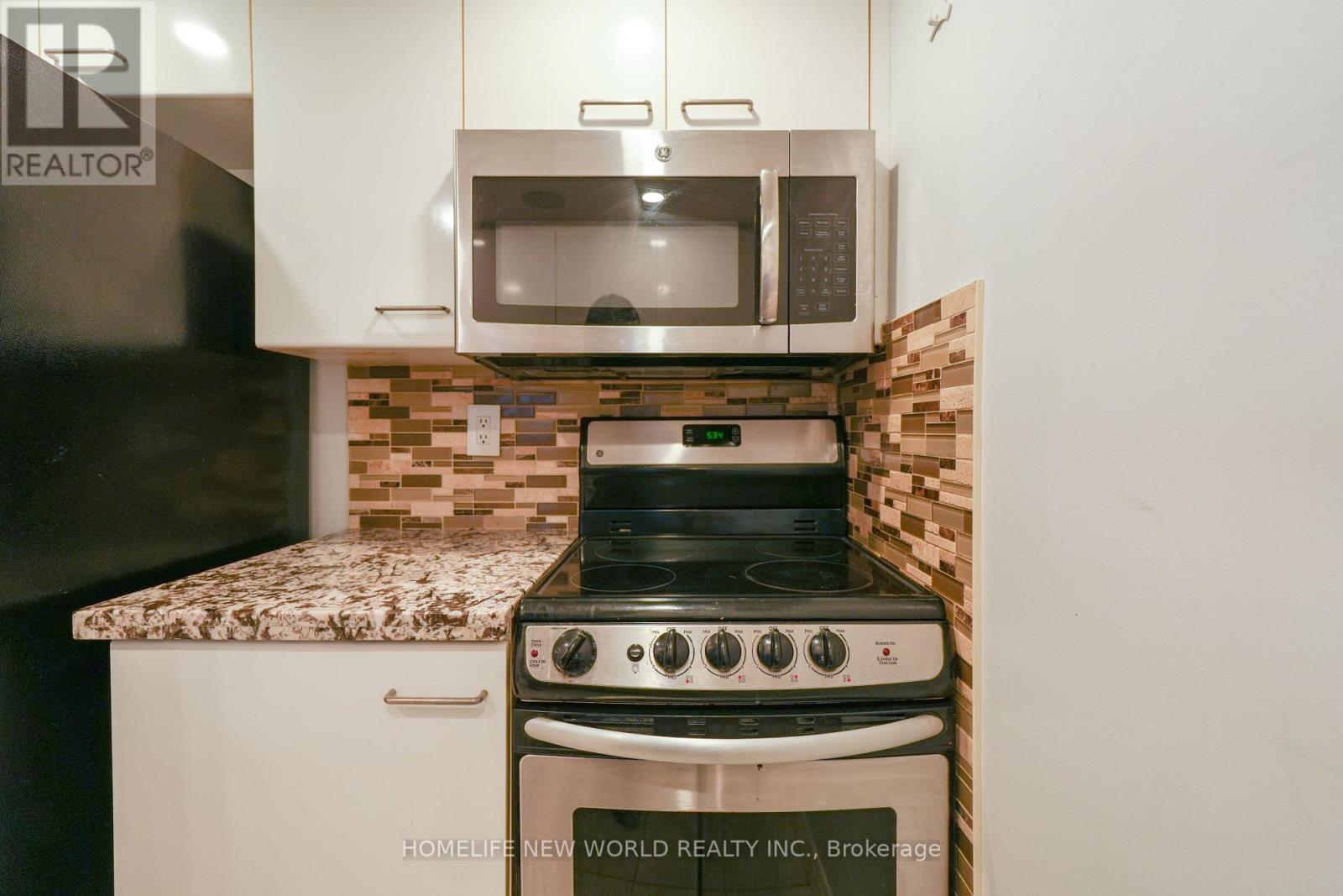 613 - 38 Elm Street, Toronto, Ontario  M5G 2K5 - Photo 8 - C12540212