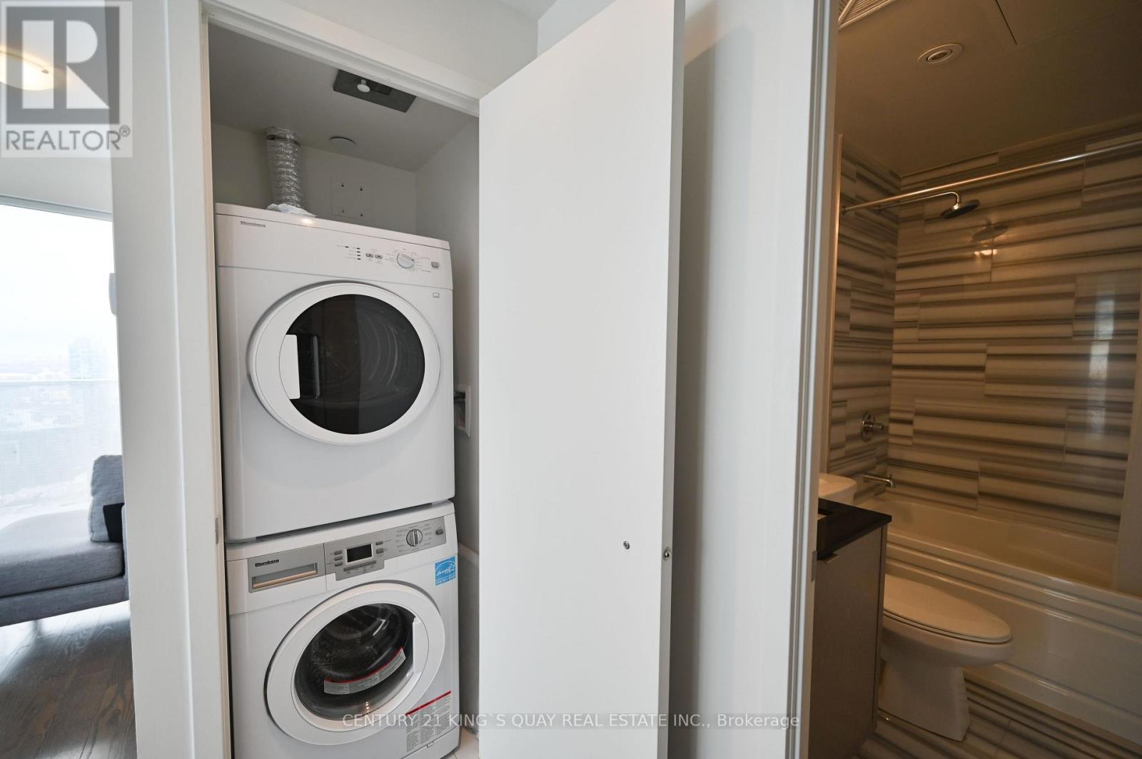 6802 - 88 Harbour Street, Toronto, Ontario  M5J 0C3 - Photo 15 - C12540384