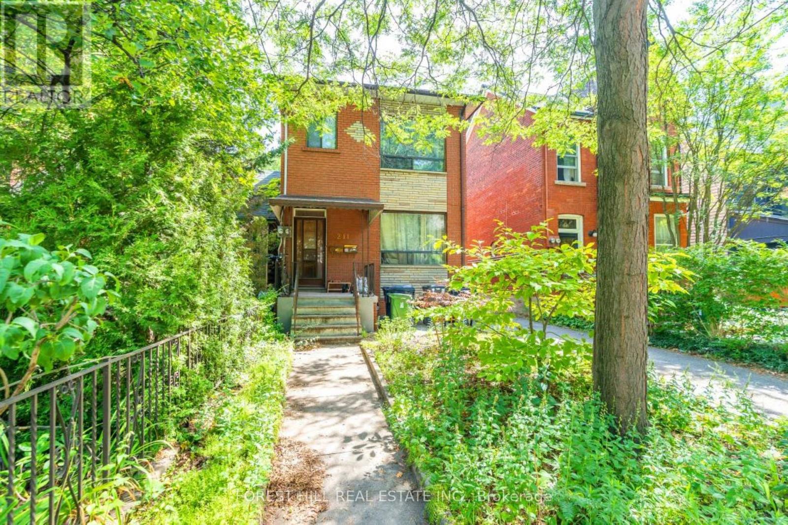 UPPER - 211 BRUNSWICK AVENUE, Toronto, Ontario