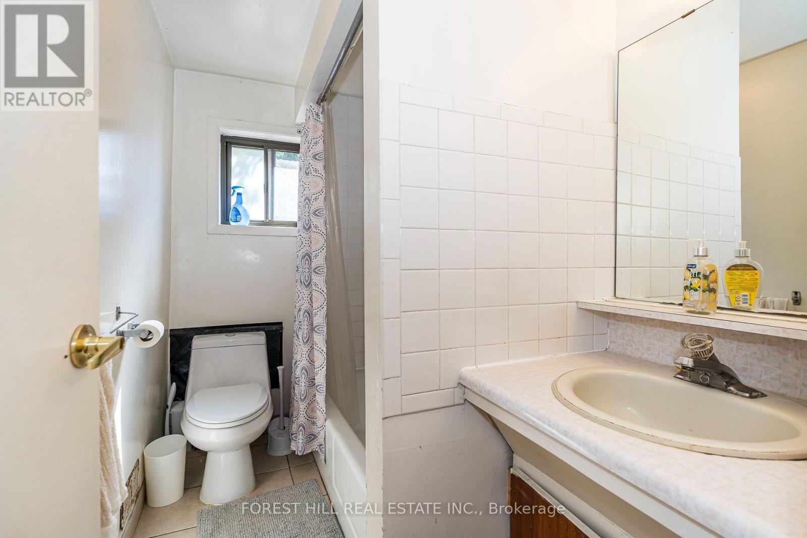 Upper - 211 Brunswick Avenue, Toronto, Ontario  M5S 2M4 - Photo 10 - C12540552