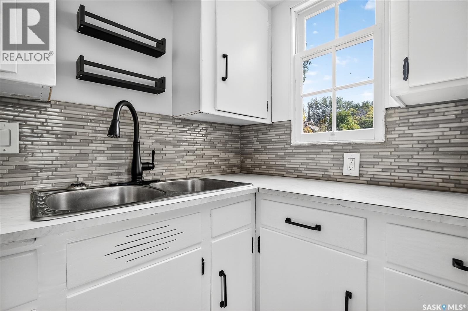 1045 4th Avenue Nw, Moose Jaw, Saskatchewan  S6H 3X2 - Photo 17 - SK023879