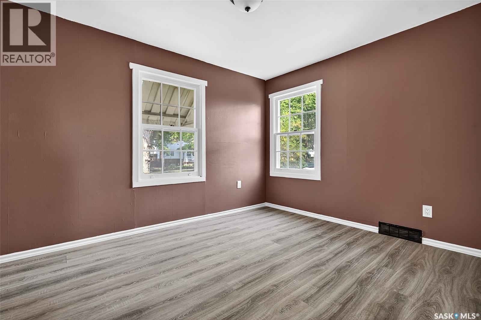 1045 4th Avenue Nw, Moose Jaw, Saskatchewan  S6H 3X2 - Photo 23 - SK023879