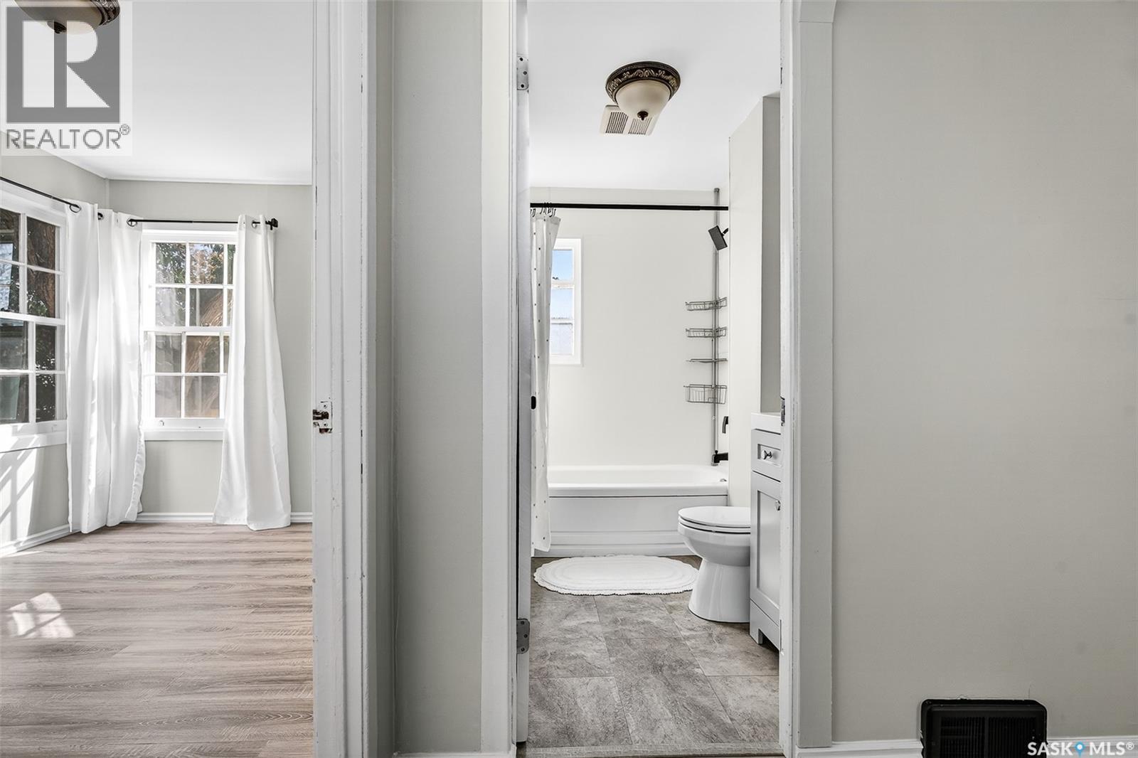 1045 4th Avenue Nw, Moose Jaw, Saskatchewan  S6H 3X2 - Photo 26 - SK023879