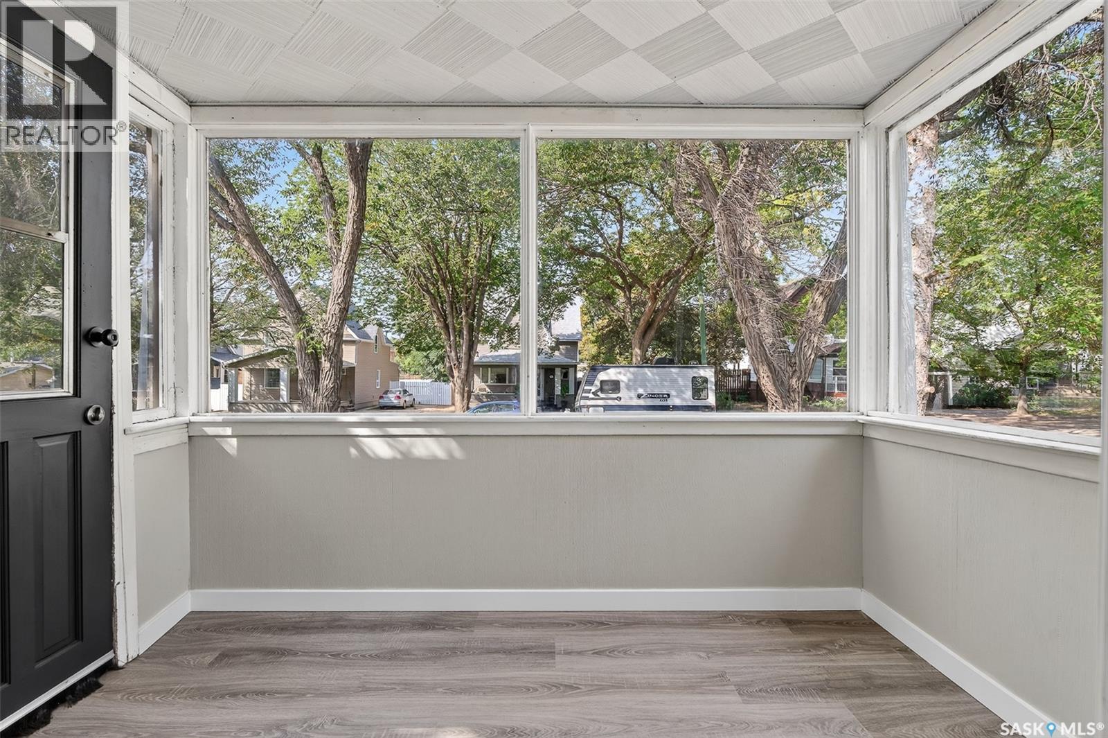 1045 4th Avenue Nw, Moose Jaw, Saskatchewan  S6H 3X2 - Photo 5 - SK023879