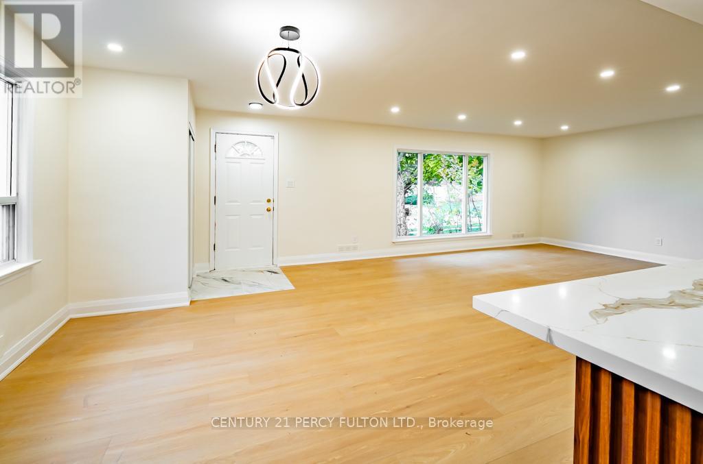 243 Ruggles Avenue, Richmond Hill, Ontario  L4C 1Y6 - Photo 11 - N12521878